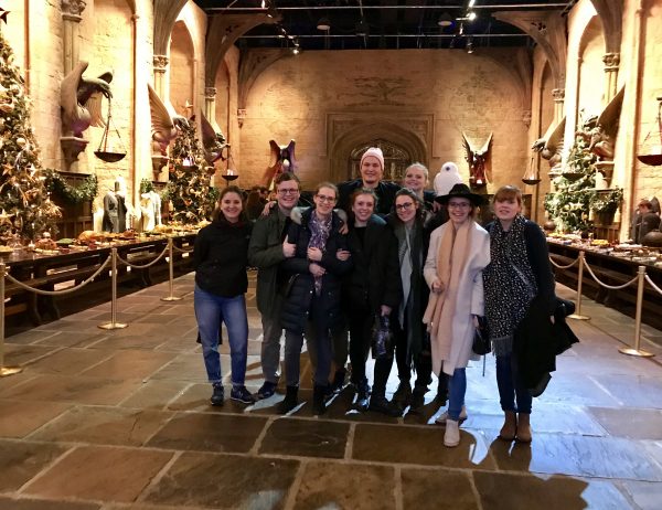 Gruppen-Foto ist ein Muss in der Speisehalle von Hogwarts