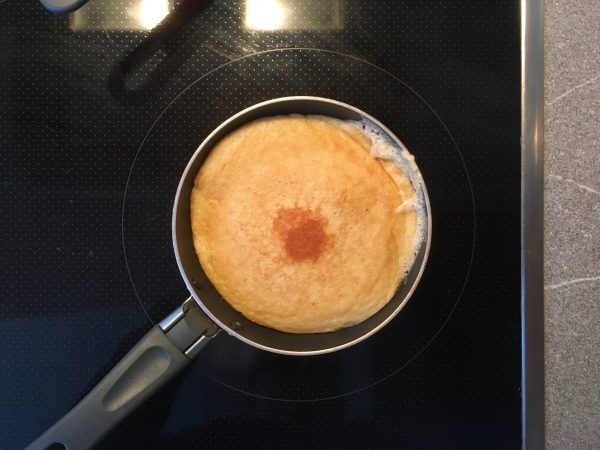 Goldbraun müssen die Pancakes auf beiden Seiten sein