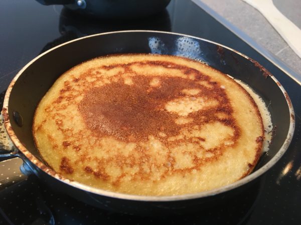 Die Pancakes sind fertig, wenn sie von beiden Seiten goldbraun sind